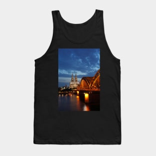 Cologne Cathedral, Dom, Hohenzollern Bridge, dusk, Cologne, Germany Tank Top